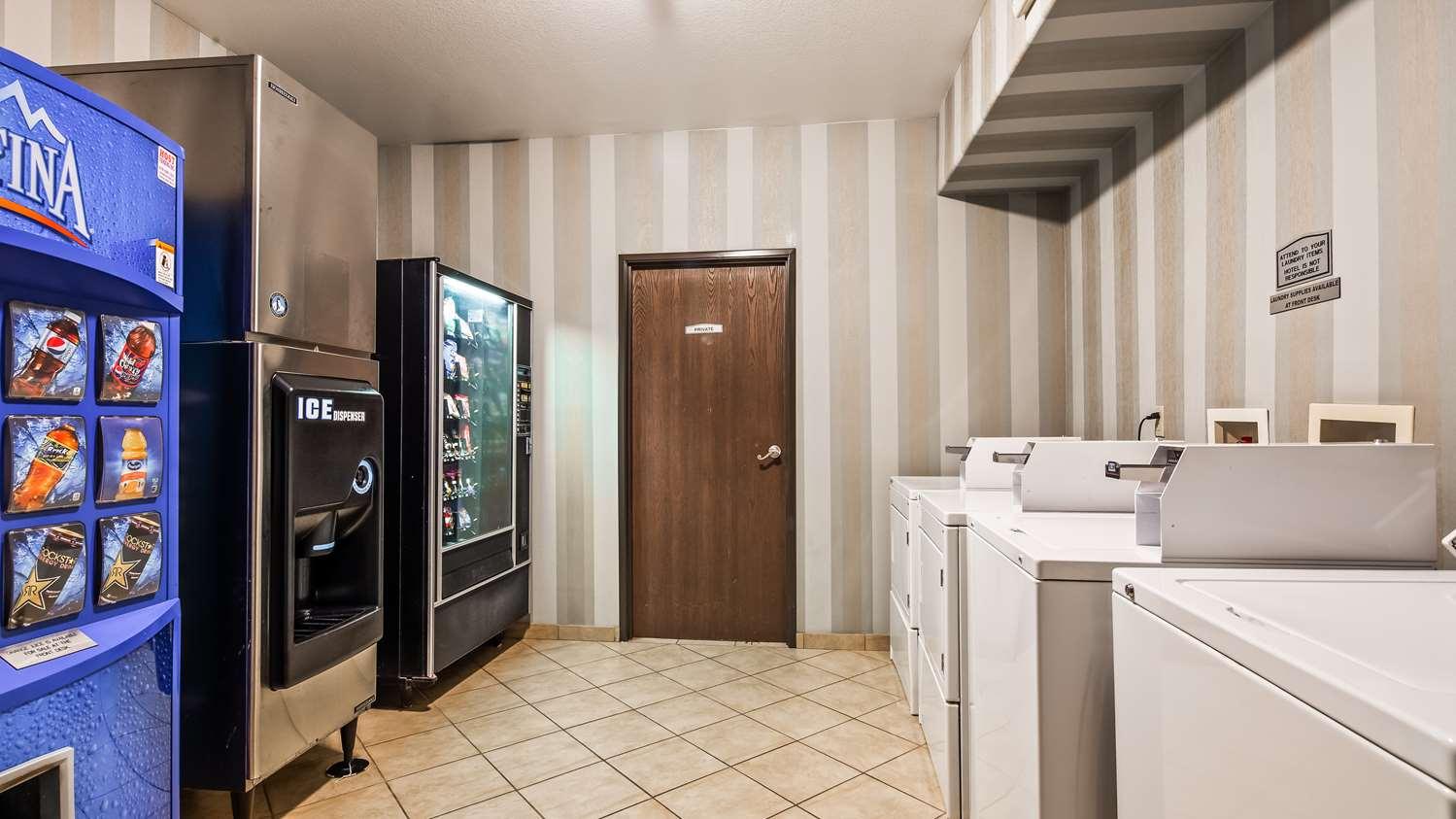 Best Western Plus Main Street Inn Brawley Екстериор снимка