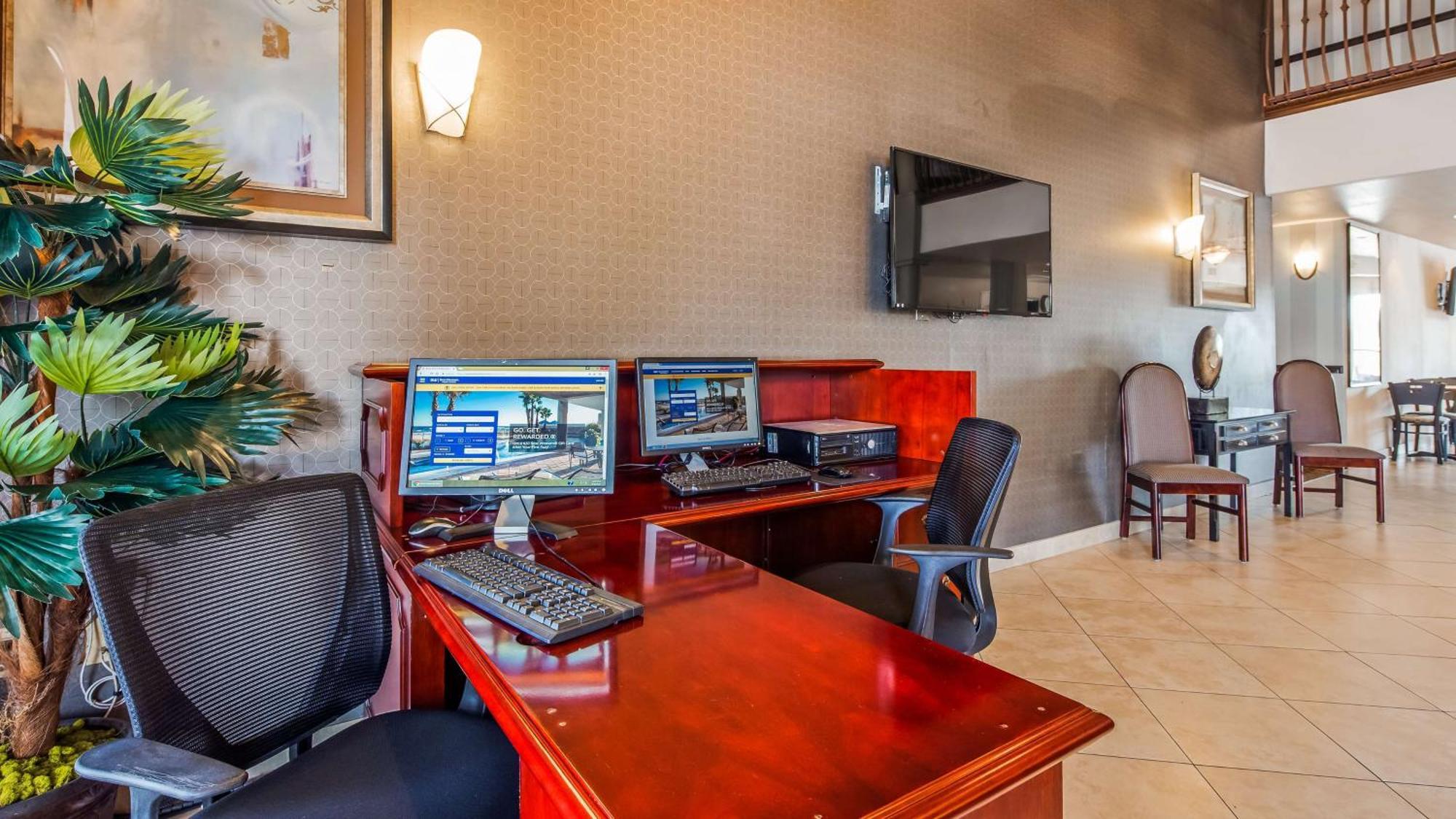 Best Western Plus Main Street Inn Brawley Екстериор снимка