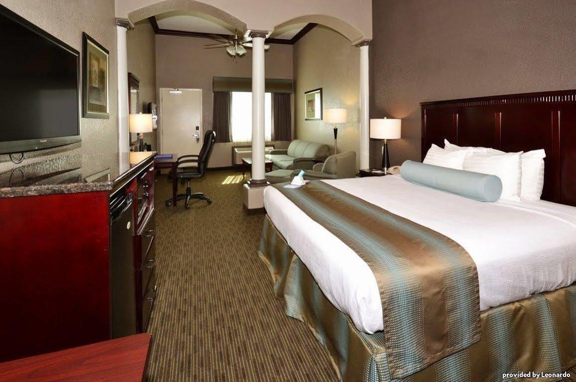 Best Western Plus Main Street Inn Brawley Стая снимка